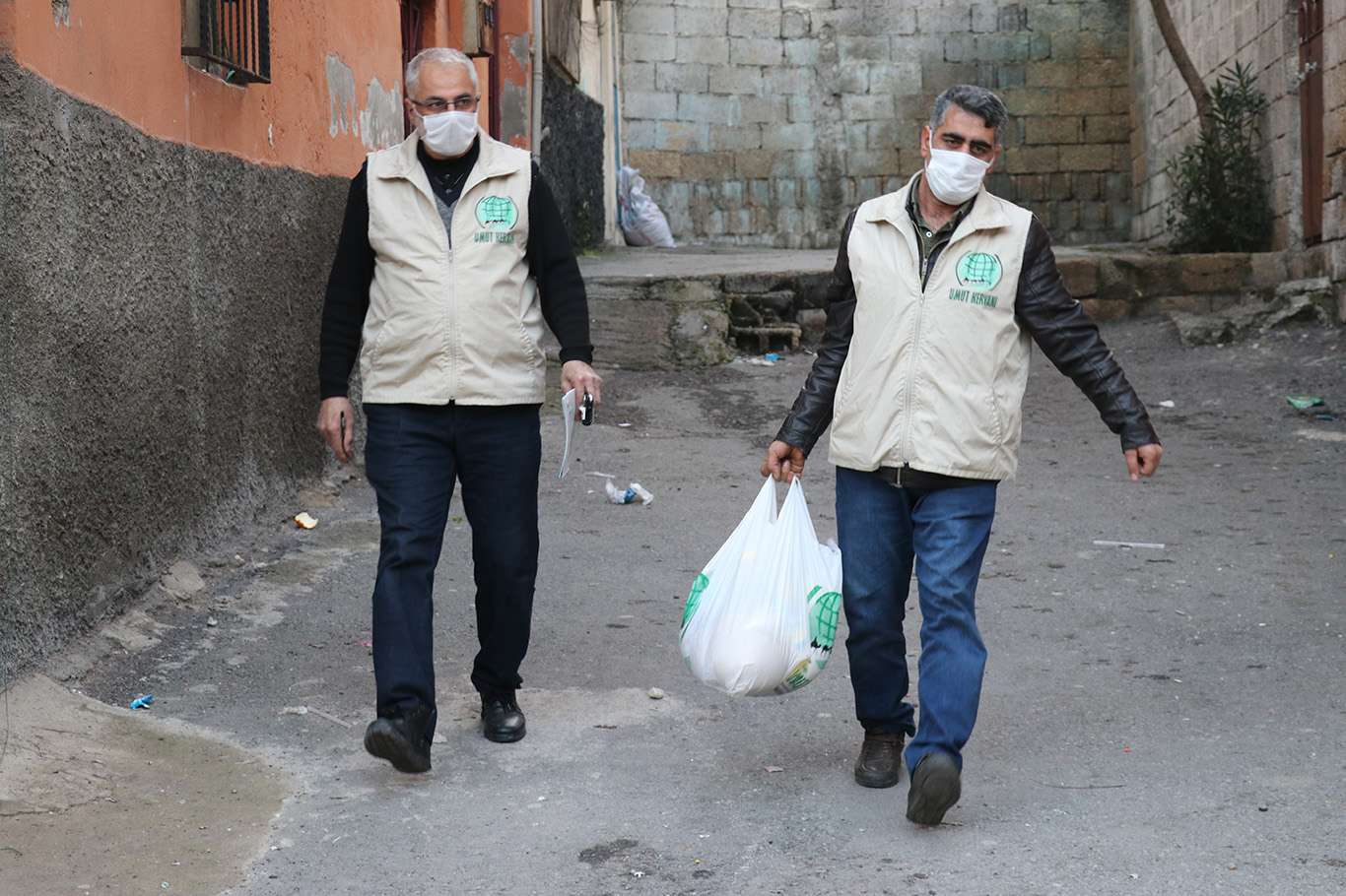 Gaziantep Umut Kervanı ihtiyaç sahibi ailelere gıda yardımında bulundu